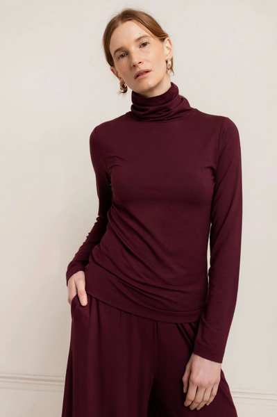 Sarah Turtleneck Fig Burgundy