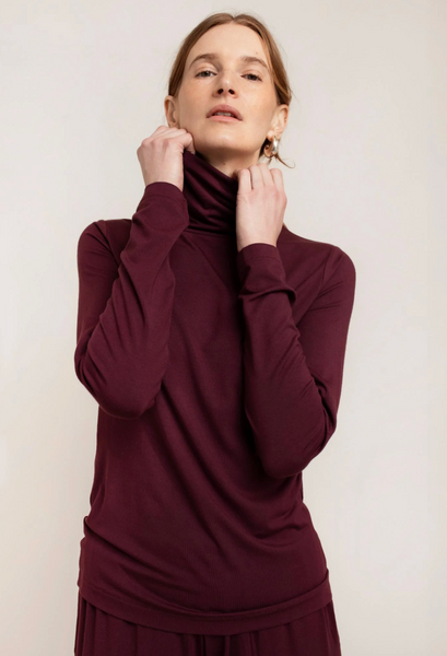 Sarah Turtleneck Fig Burgundy